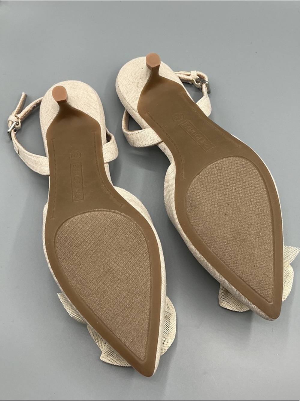 Bandolino Miller Rosette Halter Kitten Heel natural slingback pumps, NEW - Picture 7 of 8